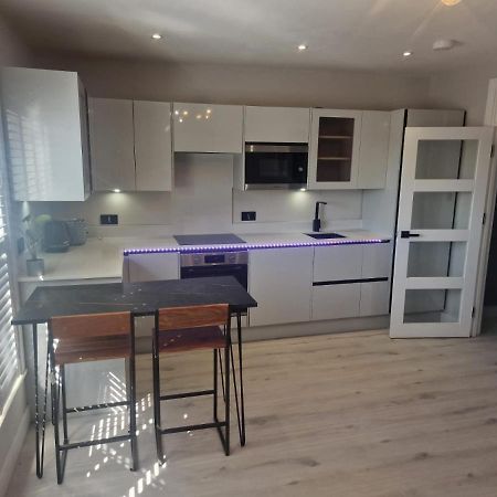 Collier'S Wood En-Suite Apartments London Bagian luar foto