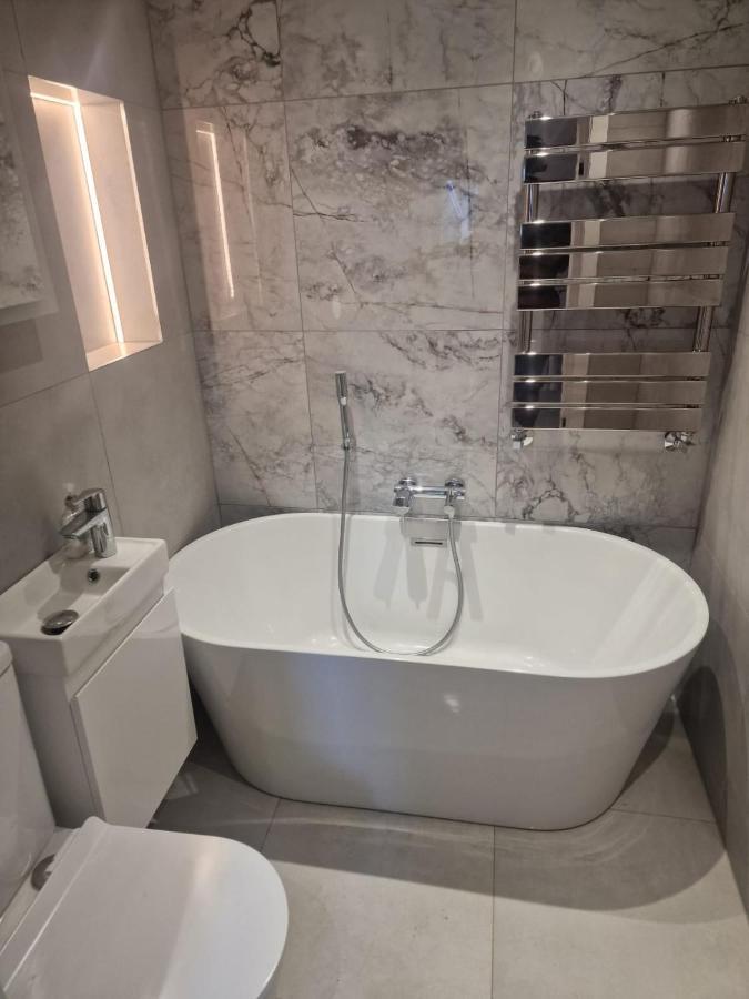 Collier'S Wood En-Suite Apartments London Bagian luar foto