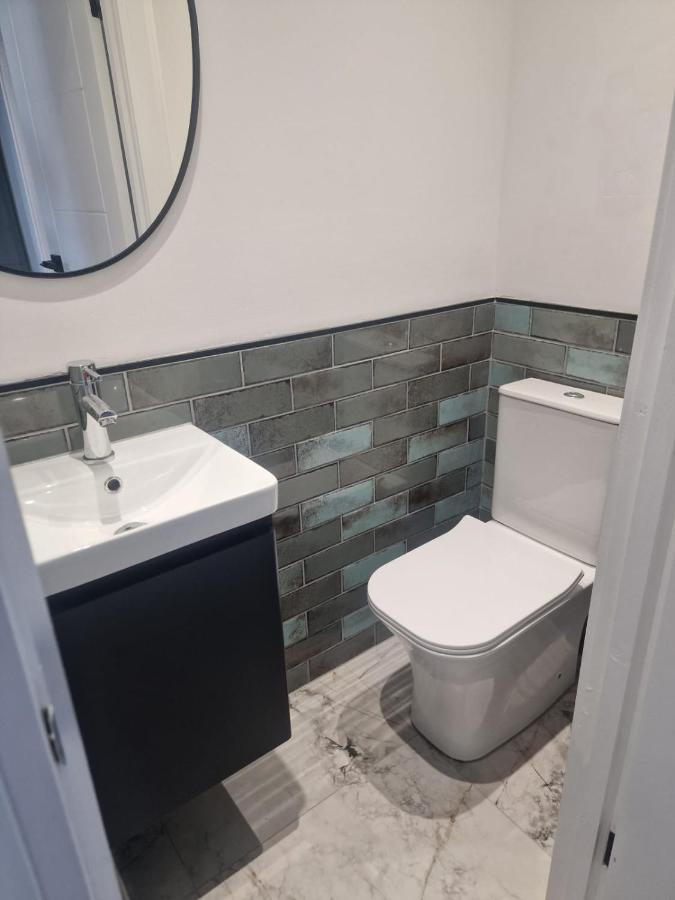 Collier'S Wood En-Suite Apartments London Bagian luar foto