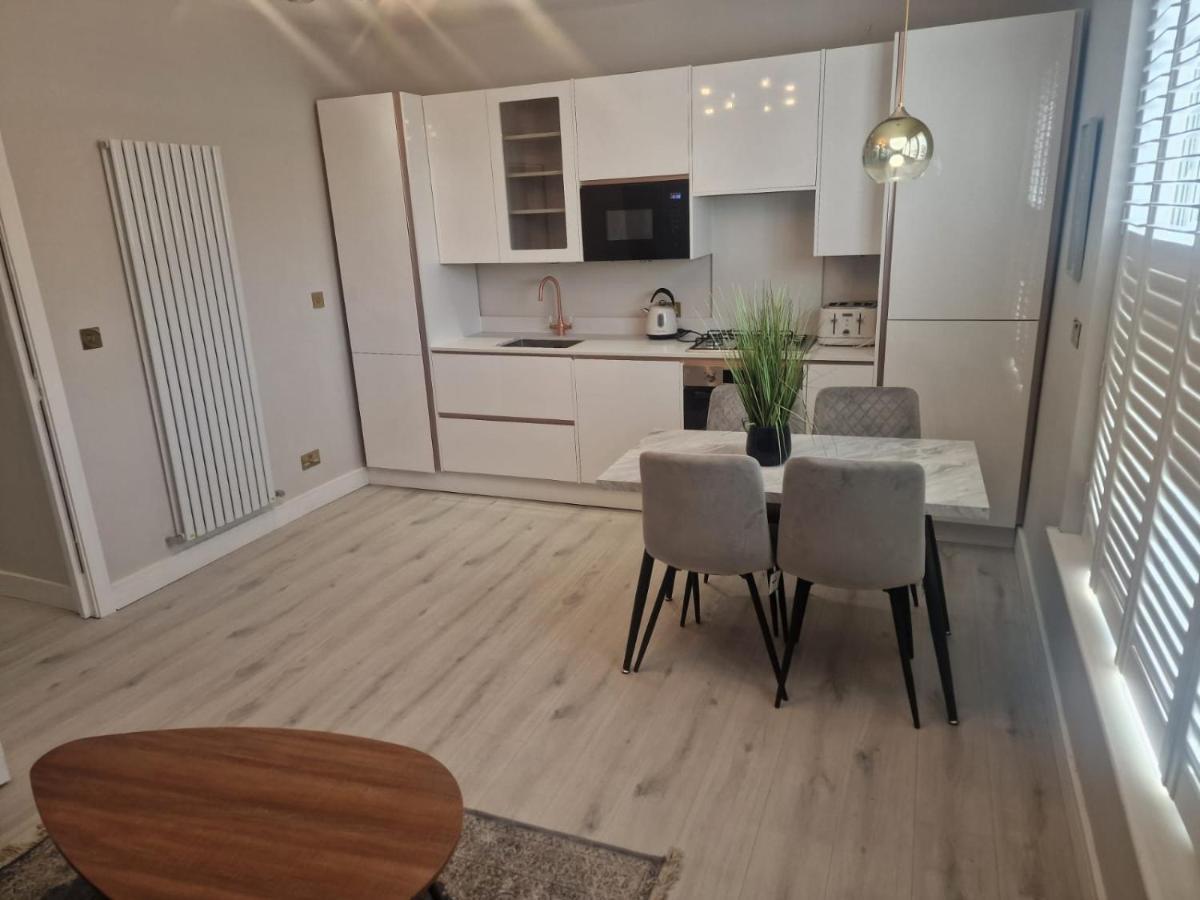 Collier'S Wood En-Suite Apartments London Bagian luar foto