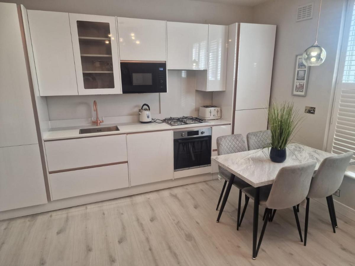 Collier'S Wood En-Suite Apartments London Bagian luar foto
